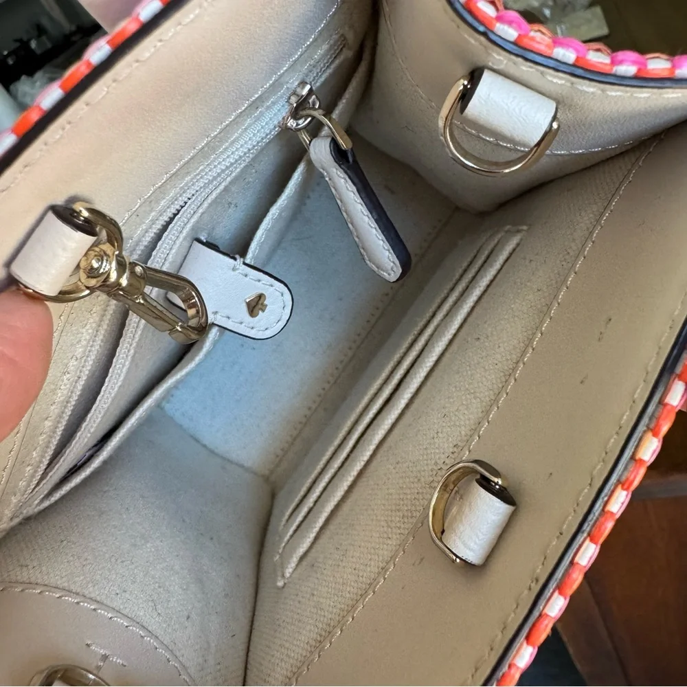 Kate Spade New York Manhattan Mini Woven Tote EUC